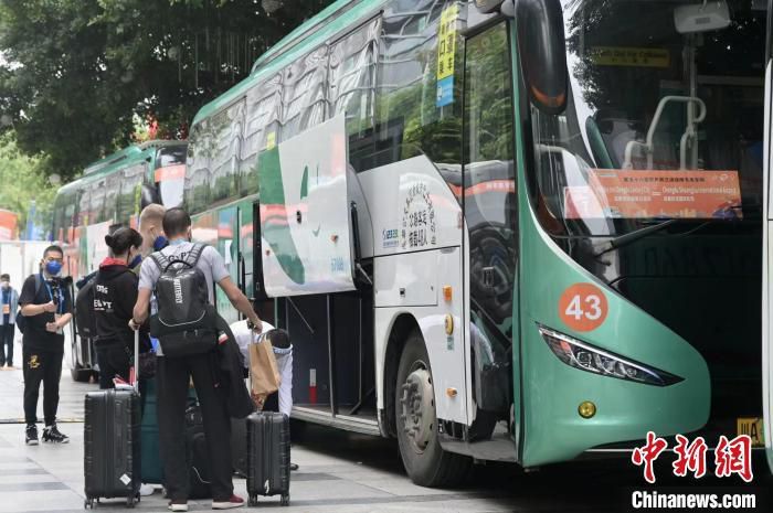 在个人社媒，罗马诺写道：“意大利足协决定批准禁止意大利俱乐部参加欧超的条款，不允许俱乐部参加除欧足联、国际足联以及意大利足协之外的任何比赛，如果任何俱乐部参加欧超，将被排除在下赛季意甲之外。